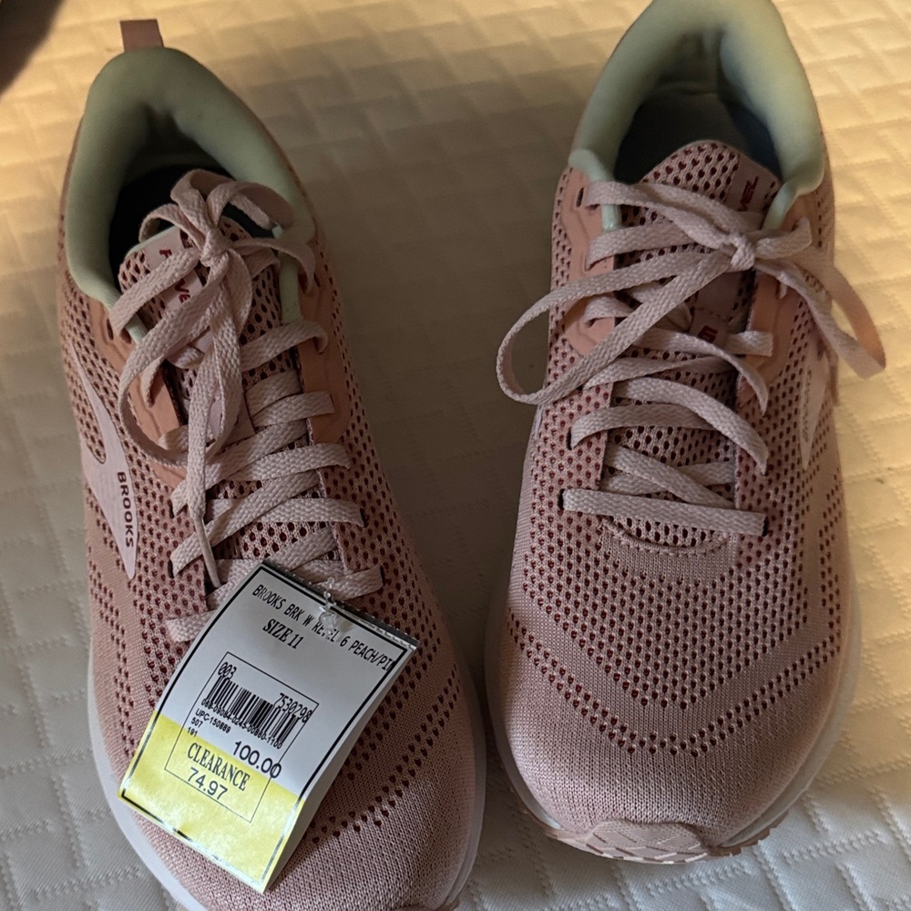 Brooks Women's Soft Pink Sneakers